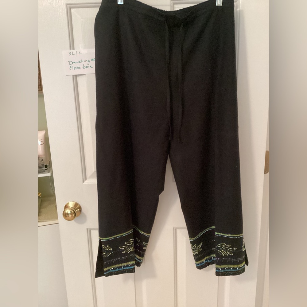 LADIES’ LINEN BLEND- ABOVE ANKLE PANTS WITH BEADING L/XL